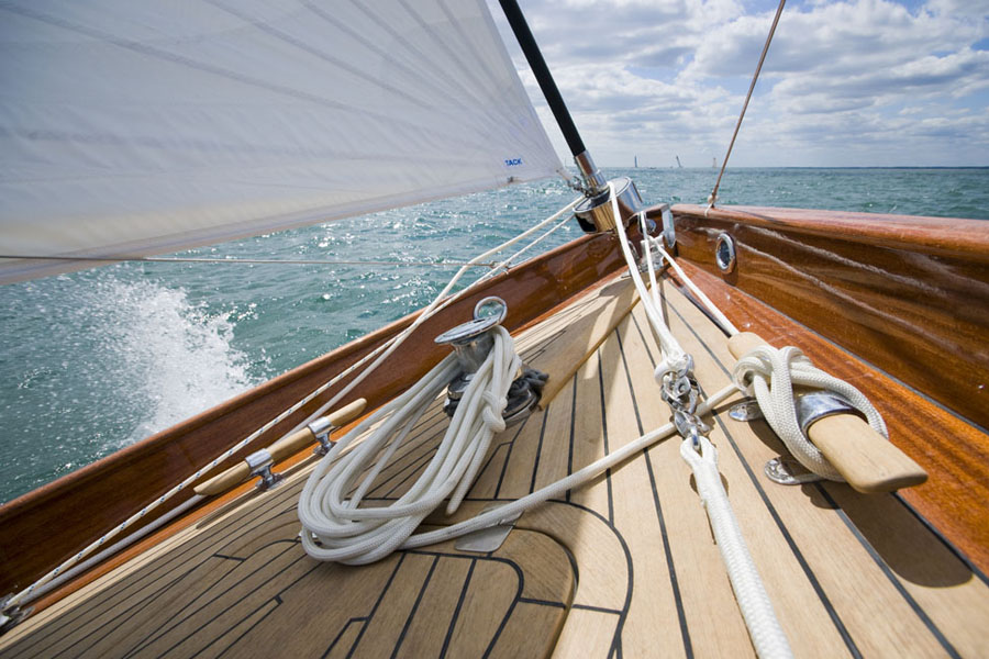 The clean uncluttered foredeck of the Fairlie 55